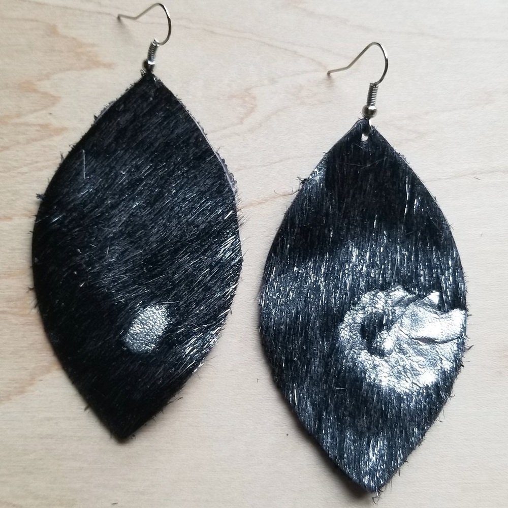 Oval Earrings in Black and Silver Metallic